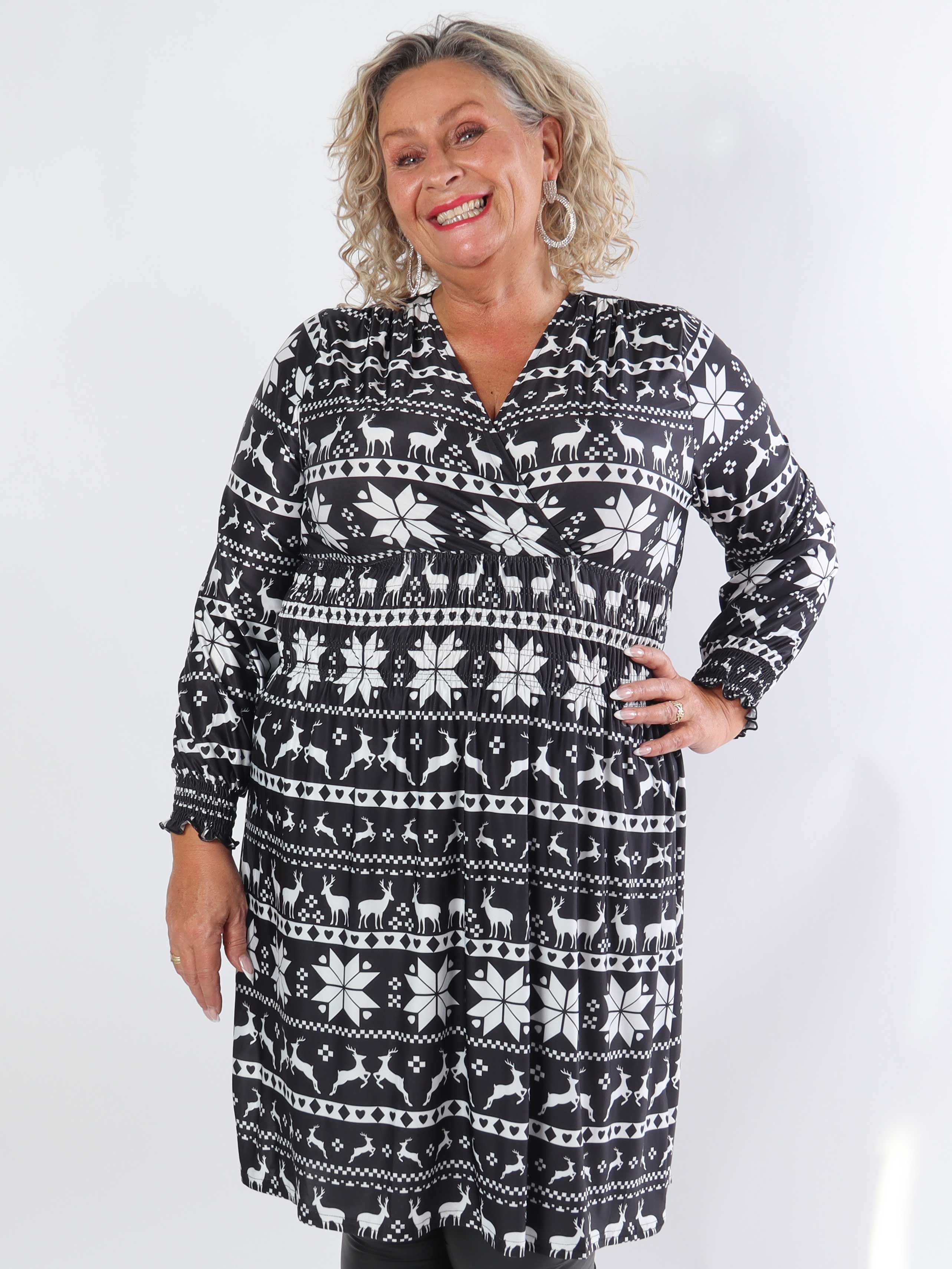 Pams Snow Short L/S - Elastisk plus size-klänning med jultryck